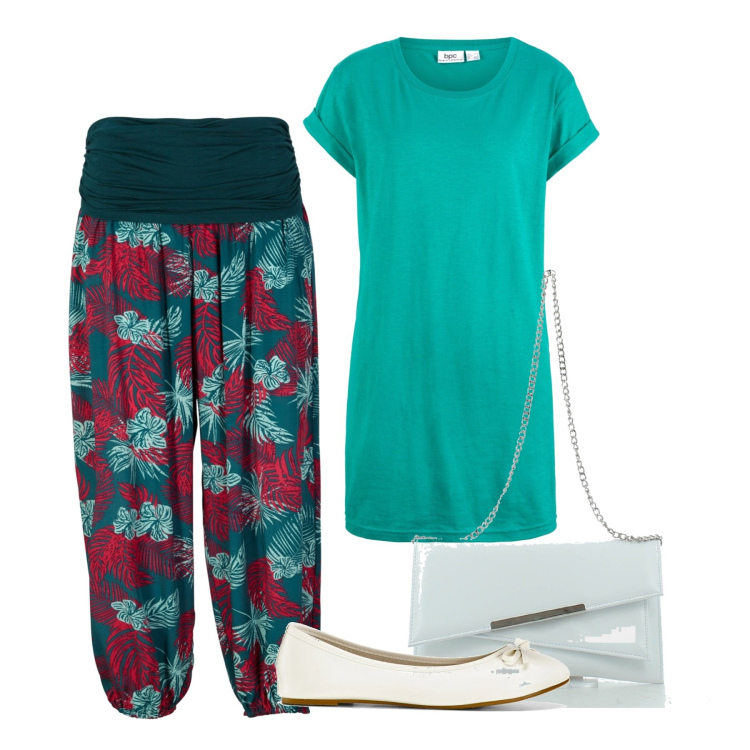Outfit donna - Con i capri a fiori. Stile Casual per Tutti i giorni. Abbinamento con t-shirt, ballerine, pantaloni capri, clutch.