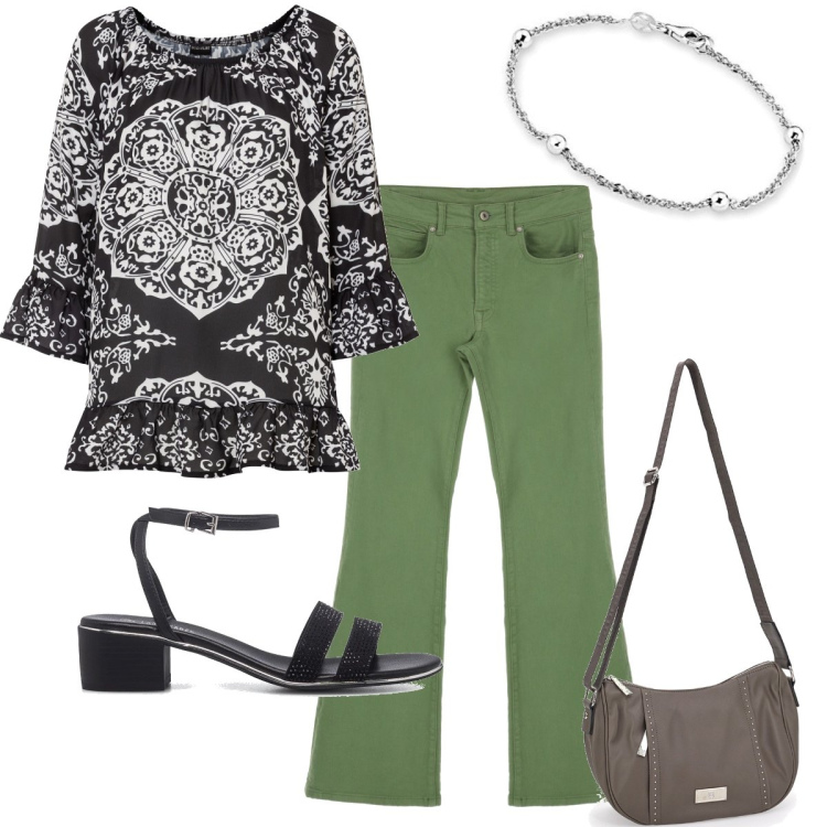 Outfit donna - La tunica a fantasia. Stile Casual chic per Tutti i giorni. Abbinamento con caftani, pantaloni, sandali in pelle, braccialetti, borse a tracolla.