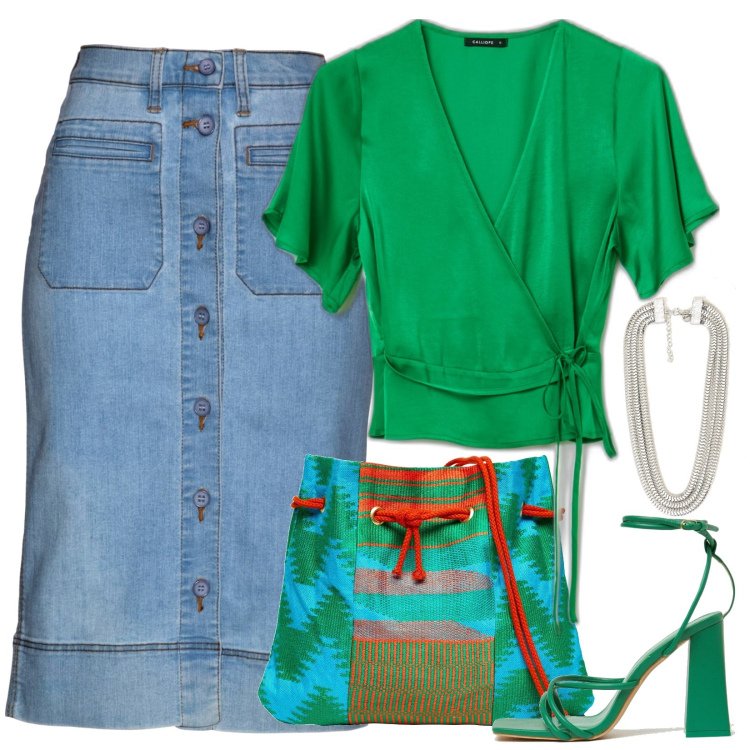 Outfit donna - Gonna di jeans e borsa multicolor. Stile Casual per Tutti i giorni. Abbinamento con gonne, borse a tracolla, collane, bluse, sandali in pelle.