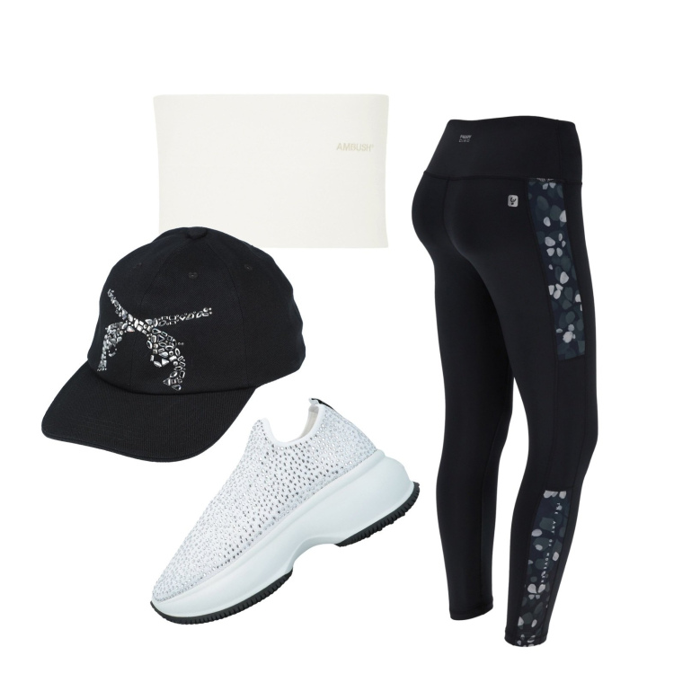Outfit donna - Yoga al parco. Stile Sporty chic per Sport. Abbinamento con sneakers, cappelli con visiera, top, leggings.