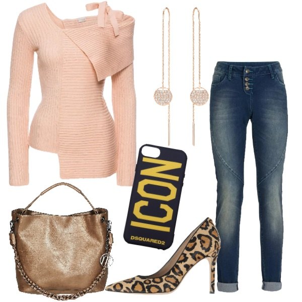 Outfit donna - Jeans boyfriend e pullover asimmetrico. Stile Trendy per Tutti i giorni. Abbinamento con jeans boyfriend, pullover forma asimmetrica con schiena scoperta rosa e corda, décolleté, cover blu, borsa oro, orecchini in oro rosa bianco.