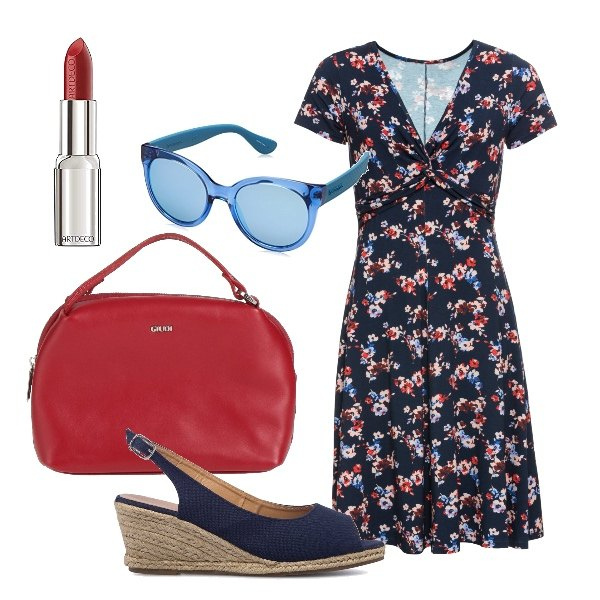 Outfit donna - mamma, che caldo!!!. Stile Casual chic per Tutti i giorni. Abbinamento con vestiti lunghi, borse a mano, sandali col tacco, occhiali da sole, rossetti.