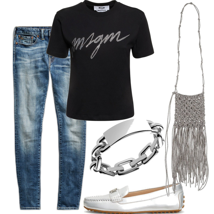 Outfit donna - Comodi mocassini. Stile Casual per Tutti i giorni. Abbinamento con jeans skinny, anelli, mocassini, borse a mano, t-shirt.