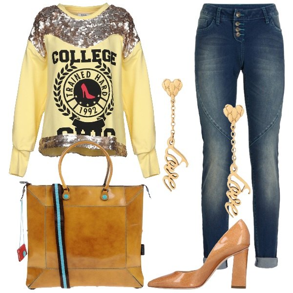 Outfit donna - Nuove tendenze. Stile Trendy per Tutti i giorni. Abbinamento con jeans boyfriend, borsa a mano maxi con zip interno foderato tinta unita, top, orecchini con farfallina, décolleté effetto vernice con tacco squadrato a punta tinta unita.