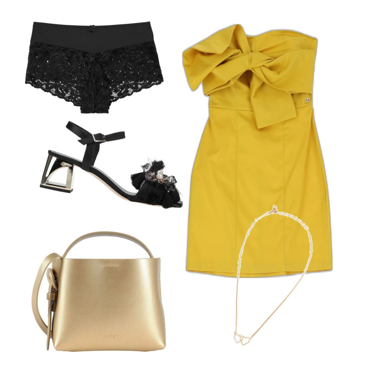 Outfit donna - Tacchi ad agosto. Stile Chic per Serata fuori. Abbinamento con culotte, sandali gioiello, collane, borse a mano, vestiti corti.