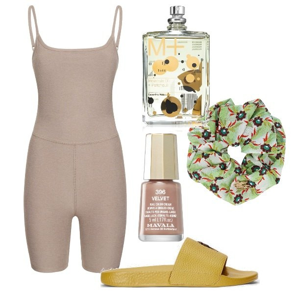Outfit donna - Namasté. Stile Sporty chic per Sport. Abbinamento con smalti, profumi, ciabatte, tute, accessori per capelli.