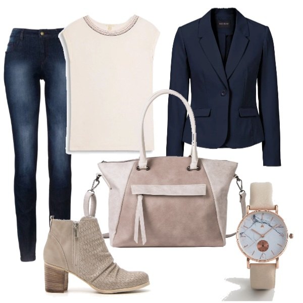 Outfit donna - Ritorno a lavoro. Stile Trendy per Tutti i giorni. Abbinamento con blazer, jeans skinny, borsa a tracolla a trapezio, t-shirt bianco, stivaletti, orologio con cinturino e stampa in denim oro.