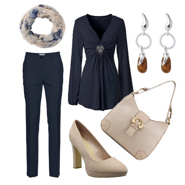 Outfit donna - Rigore femminile. Stile Bon Ton per Ufficio. Abbinamento con pantaloni, maglia con spilla scollo profondo a maniche lunghe, sciarpina, scarpe col tacco avorio, shopping bag beige, orecchini forma ovale argento.