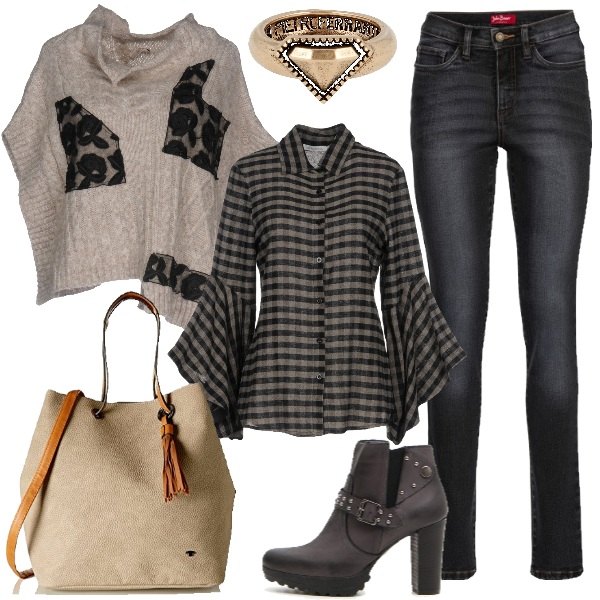Outfit donna - Informale in uffcio. Stile Trendy per Ufficio. Abbinamento con jeans slim fit, camicia a quadri collo classico a maniche lunghe in flanella con bottoni, mantella senza tasche melange lavorato a maglia collo alto interno sfoderato in tulle tinta unita, stivaletti, borsa a spalla grigio, anello ipoallergenico.