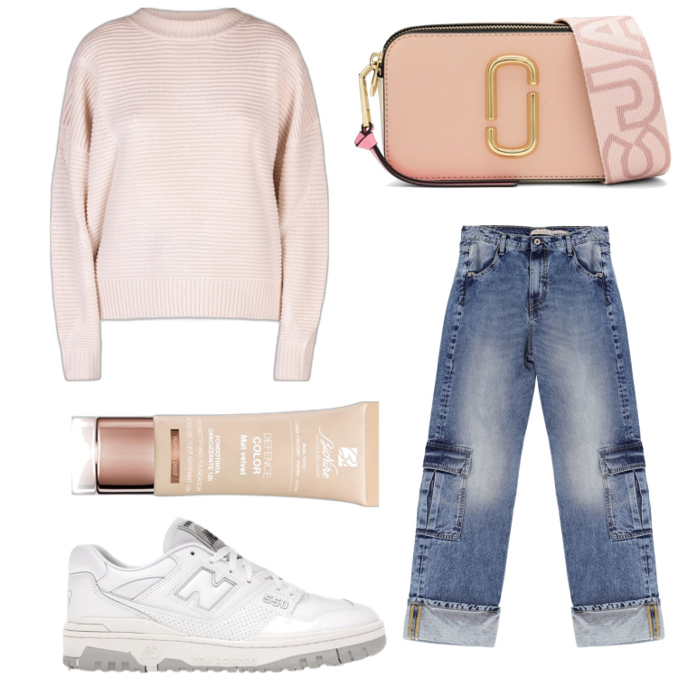 Outfit donna - Essenziale. Stile Basic per Tutti i giorni. Abbinamento con sneakers, fondotinta, jeans dritti, maglieria, borse a tracolla.