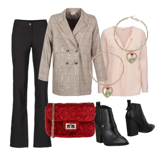 Outfit donna - Must quadri&velluto. Stile Trendy per Tutti i giorni. Abbinamento con pantaloni, blusa jersey beige, stivaletti con tacco squadrato a punta in pelle sintetica tinta unita, borsa a tracolla mini a scatto interno foderato in velluto tinta unita, giacca beige, orecchini rosa e oro.