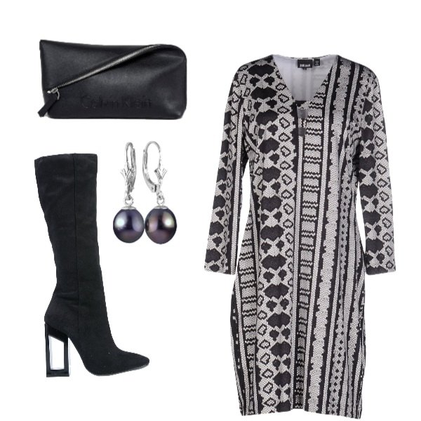 Outfit donna - Serata tra amiche. Stile Chic per Serata fuori. Abbinamento con vestito corto fantasia collo a v a maniche 3/4 interno sfoderato jersey, stivali effetto scamosciato con tacco squadrato e zip con punta tonda tinta unita, pochette con zip e logo, orecchini in oro bianco.
