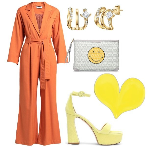 Outfit donna - Tuta gold. Stile Glamour per Serata fuori. Abbinamento con profumi, tute, orecchini, sandali col tacco, pochette.