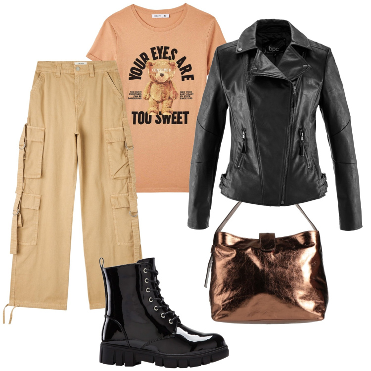 Outfit donna - Con l’orsacchiotto in città. Stile Casual per Tutti i giorni. Abbinamento con blazer, stivaletti, borse a mano, pantaloni cargo, t-shirt.