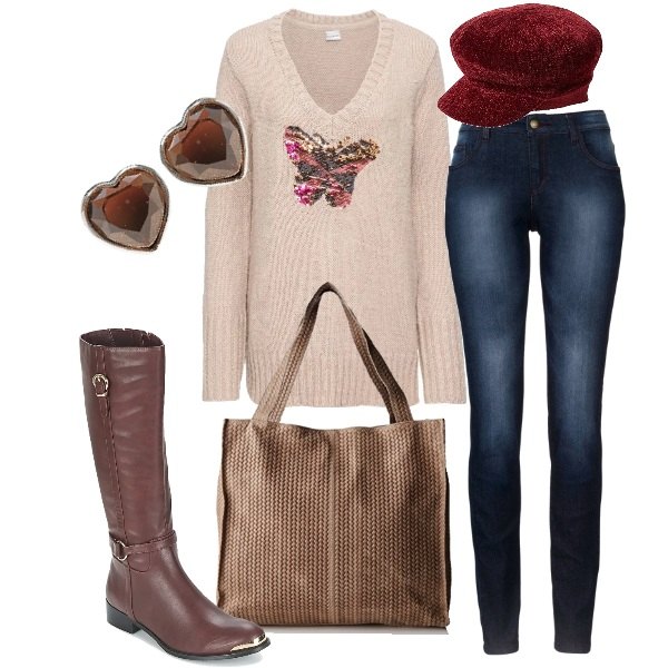 Outfit donna - Cappello e stivali. Stile Basic per Tutti i giorni. Abbinamento con jeans skinny, pullover farfalla con paillettes e scollo beige e corda, stivali e anfibi, shopping bag beige, cappello taglia unica rosso e nero, orecchini.