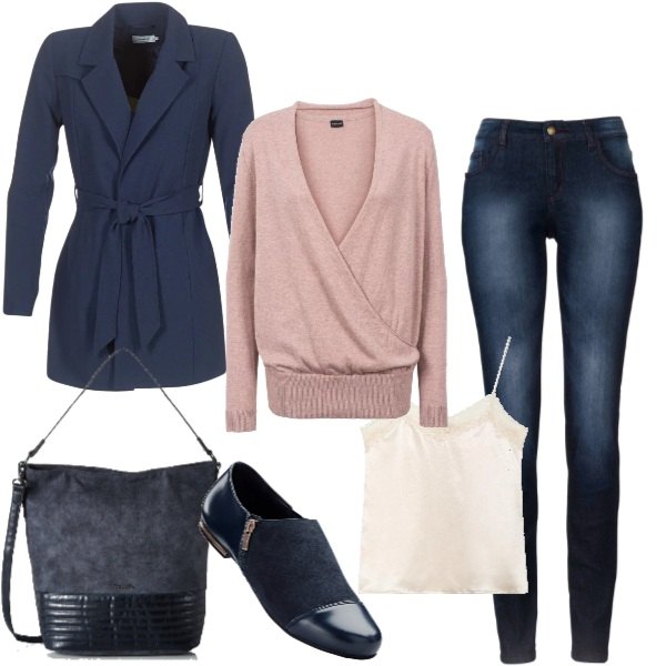 Outfit donna - Slip on blu con lo scollo a V. Stile Basic per Ufficio. Abbinamento con jeans skinny, pullover scollo profondo rosa e corda, scarpe stringate con zip blu, trench blu, borsa a spalla blu e navy, canottiera con pizzo e spalline sottili in raso avorio.