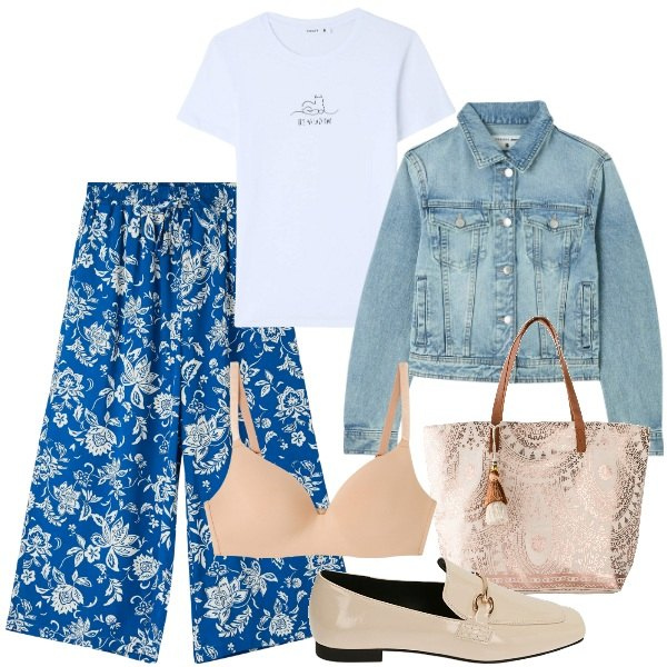 Outfit donna - Giubbino in denim. Stile Casual per Tutti i giorni. Abbinamento con shopping bag, pantaloni a palazzo, reggiseni, t-shirt, blazer, mocassini.