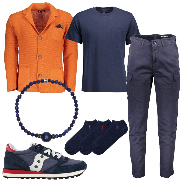Outfit uomo - Cardigan di tendenza. Stile Casual per Serata speciale. Abbinamento con sneakers, braccialetti, calzini, cardigans, pantaloni, t-shirt.