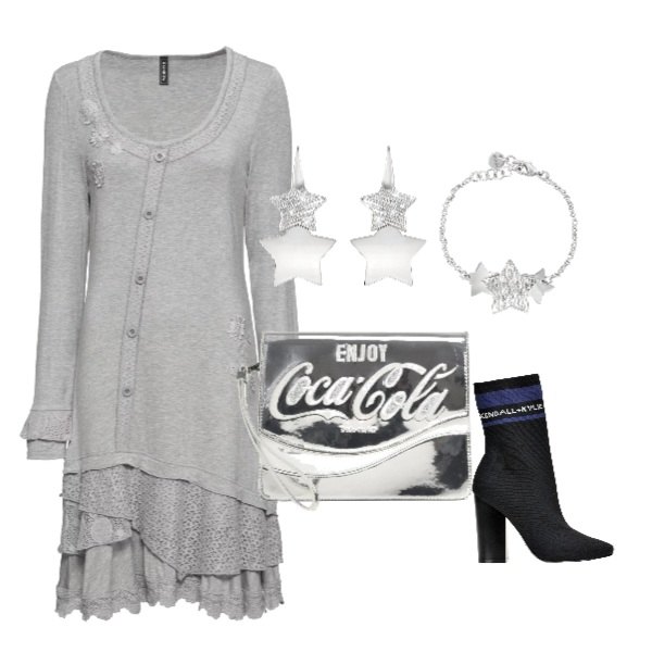 Outfit donna - D\'argento vestita. Stile Urban per Serata fuori. Abbinamento con vestito con pizzo jersey grigio, stivaletti con tacco squadrato e logo, pochette con strass effetto laminato in ecopelle, bracciale glitter in ottone rodiato, orecchini glitter.