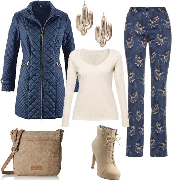 Outfit donna - Basic #16595. Stile Basic per Tutti i giorni. look ideale per Petite. Abbinamento con blazer, pantalone fantasia elasticizzato, stivaletti con plateau e tacco alto marrone, maglia a maniche lunghe beige e crema, shopping bag beige, orecchini oro.