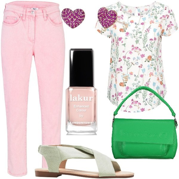 Outfit donna - Il rosa pastello girly. Stile Casual chic per Tutti i giorni. Abbinamento con bluse, pantaloni, sandali, smalti, orecchini, borse a spalla.