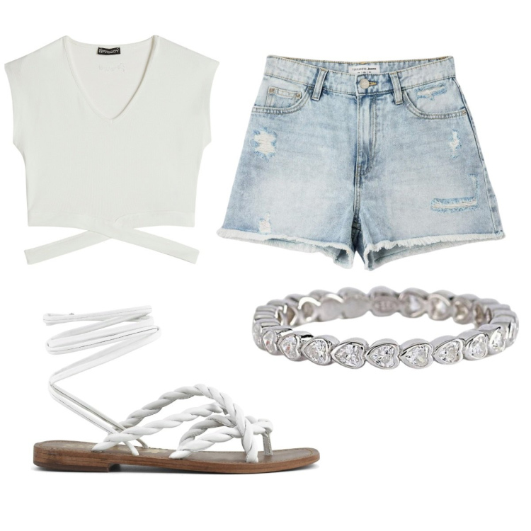 Outfit donna - Moda estiva. Stile Minimal per Mare. Abbinamento con shorts, anelli, t-shirt, sandali.