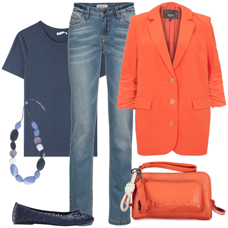 Outfit donna - Inverno d\'aprile. Stile Basic per Tutti i giorni. Abbinamento con jeans dritti, ballerine, blazer, t-shirt, borse a tracolla, collane.