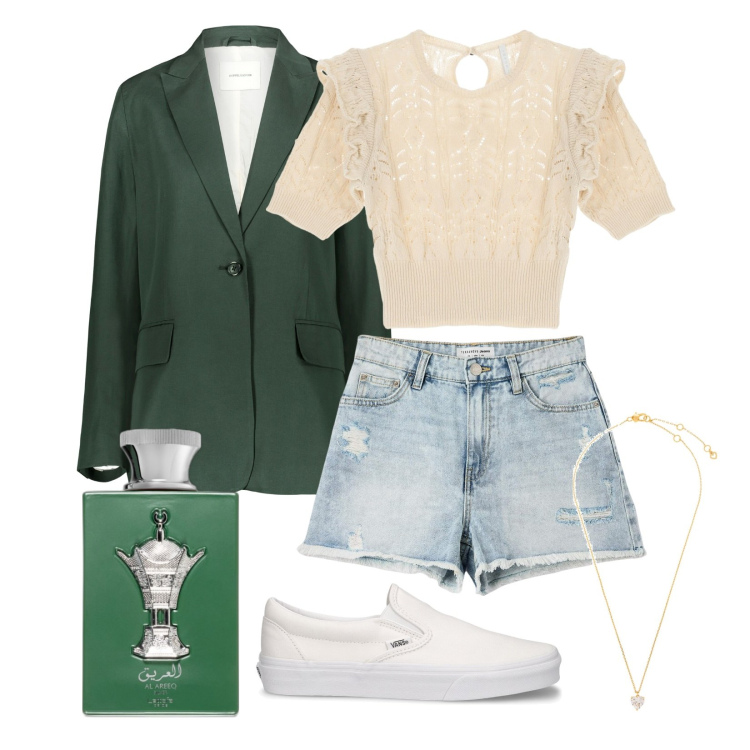 Outfit donna - Il blazer verde bosco. Stile Casual per Tutti i giorni. Abbinamento con collane, profumi, shorts, pullovers, blazer, sneakers.