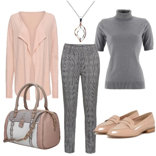 Outfit donna - Borsa cartoon. Stile Bon Ton per Ufficio. Abbinamento con cardigans, pantalone a quadri in maglina nero, pullover a maniche corte, borsa a mano con stampa e logo frontale grigio, scarpe pianta larga, collana argento e oro.