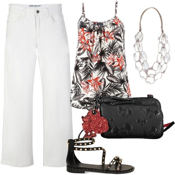 Outfit donna - l\'estate si avvicina. Stile Casual per Tutti i giorni. Abbinamento con top, jeans, sandali, collane, collane.