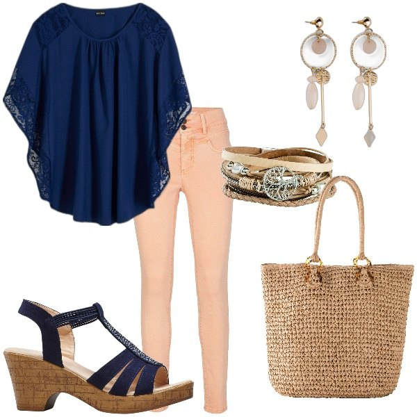 Outfit donna - Eleganza in città. Stile Casual chic per Serata fuori. Abbinamento con braccialetti, orecchini, bluse, jeans skinny, sandali, shopping bag.