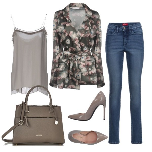 Outfit donna - Trendy #24641. Stile Trendy per Tutti i giorni. Abbinamento con jeans slim fit, giacca in raso, top, décolleté effetto vernice a punta tinta unita, borsa a mano avorio e grigio.
