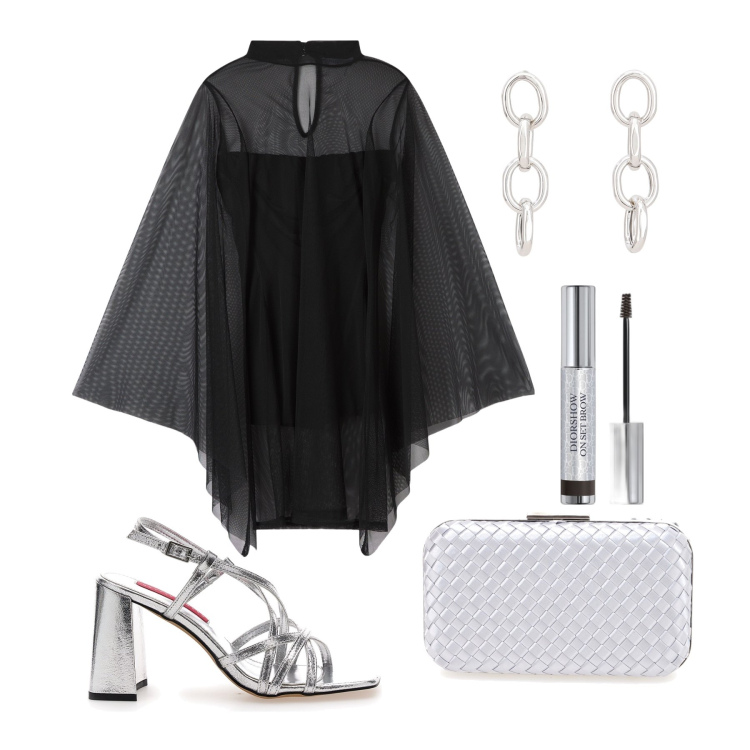 Outfit donna - Ghost outfitter - giugno. Stile Glamour per Serata fuori. Abbinamento con mascara, tuta corta, orecchini, pochette, sandali col tacco.