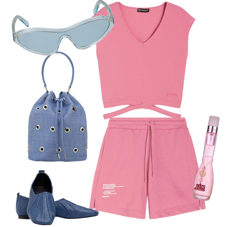 Outfit donna - Look sporty secchiello e profumo chic. Stile Sporty chic per Tutti i giorni. Abbinamento con profumi, t-shirt, pantaloni corti, borse a secchiello, ballerine, occhiali da sole.