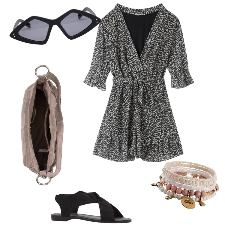 Outfit donna - Leggiadra tutina. Stile Trendy per Tutti i giorni. Abbinamento con braccialetti, borse a mano, sandali, tuta corta, occhiali da sole.