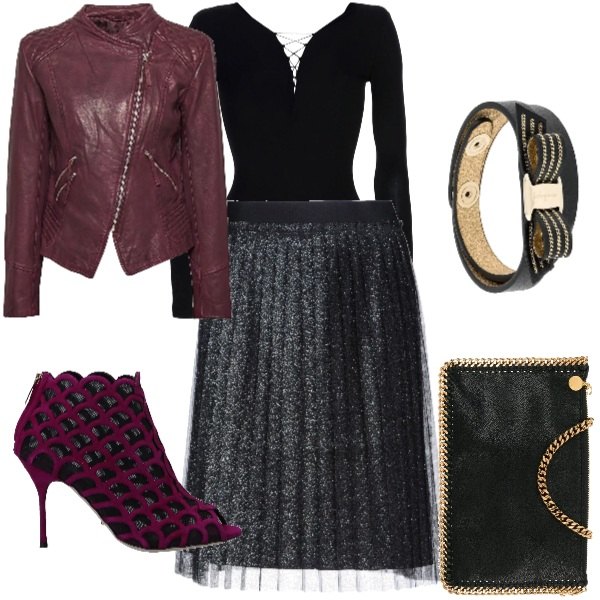 Outfit donna - Scintillante. Stile Trendy per Serata fuori. Abbinamento con gonna al ginocchio senza tasche glitter interno foderato in tulle tinta unita, stivaletti fantasia effetto scamosciato con tacco spillo e zip open toe in tessuto tecnico, clutch in pelle sintetica nero, giacca rosso e bordeaux.