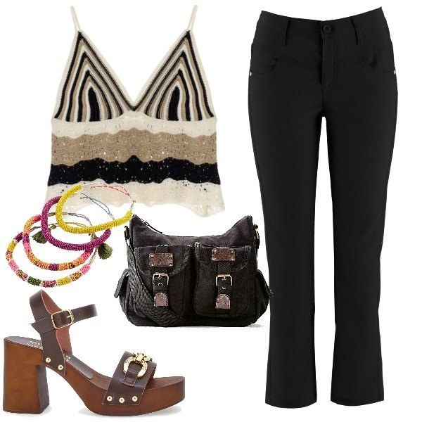Outfit donna - Figlia dei fiori. Stile 70s per Mare. Abbinamento con pantaloni, borse a tracolla, braccialetti, top, zoccoli.