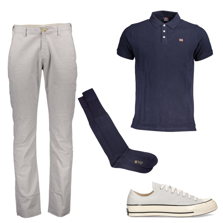 Outfit uomo - Grigio e blu. Stile Urban per Tutti i giorni. Abbinamento con calzini, pantaloni, polo, sneakers.