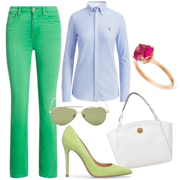 Outfit donna - Borsa bianca capiente. Stile Casual chic per Ufficio. Abbinamento con camicie, jeans dritti, décolleté, anelli, borse tote, occhiali da sole.