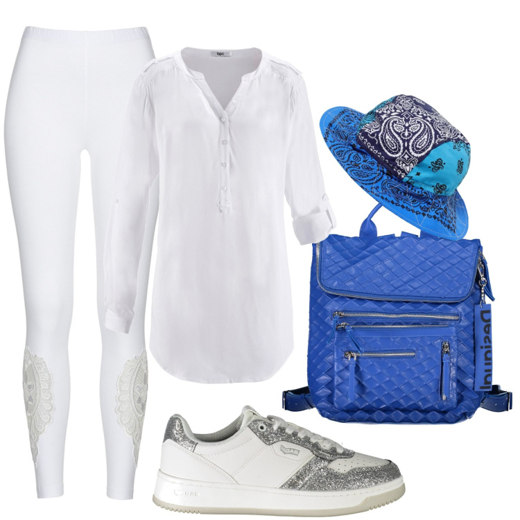 Outfit donna - Le vacanze di agosto. Stile Casual per Tutti i giorni. Abbinamento con tuniche, leggings, zaini, sneakers, cappelli.