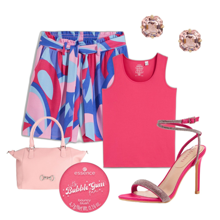 Outfit donna - Estiva e colorata. Stile Trendy per Serata fuori. Abbinamento con shorts, canottiere, borse a mano, blush, sandali col tacco, orecchini.