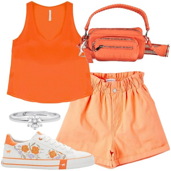Outfit donna - Color albicocca. Stile Basic per Mare. Abbinamento con sneakers, shorts, anelli, top, borse a spalla.