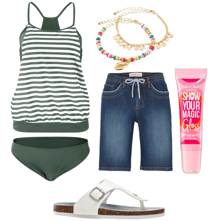 Outfit donna - Total look #1927273. Stile Casual per Mare. Abbinamento con bermuda, infradito, costumi interi, braccialetti con ciondoli, gloss.