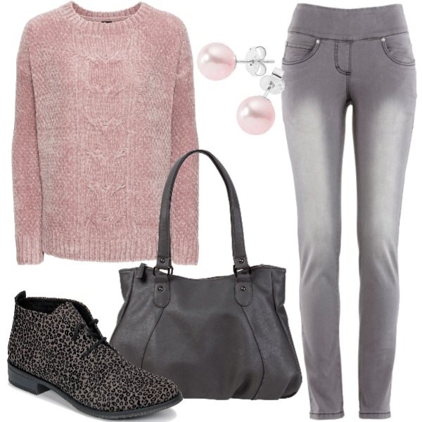 Outfit donna - Dettagli trendy. Stile Basic per Tutti i giorni. Abbinamento con jeans slim fit, pullover in ciniglia rosa e corda, borsa a mano grigio, stivaletti grigio, orecchini con perle e perline in argento 925 rosa.