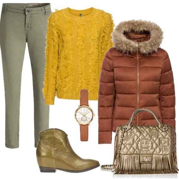 Outfit donna - Caldo autunno. Stile Trendy per Tutti i giorni. Abbinamento con giacche, pullover con scollo giallo e corda, orologio con fibbia, borsa a mano blu e oro, stivali con zeppe effetto metallizzato con zip made italy, pantaloni kaki.