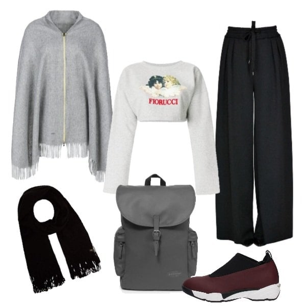 Outfit donna - Mantella con la zip. Stile Trendy per Tutti i giorni. Abbinamento con sneakers rosso e bordeaux e nero e oro, zaino, felpa con logo grigio, pantalone oversize, mantella sport multicolore e grigio, sciarpa nero.