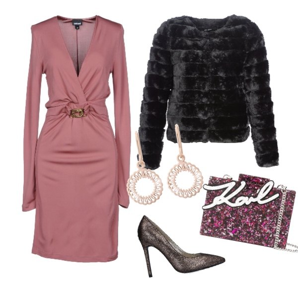 Outfit donna - Abito rosa e pellicciotto nero. Stile Trendy per Serata fuori. Abbinamento con vestito a tubino senza tasche scollatura profonda a maniche lunghe interno sfoderato in viscosa crêpe, décolleté effetto laminato a punta tinta unita, giacca nero, clutch con punta quadrata taglia unica rosa, orecchini in argento 925 argento.