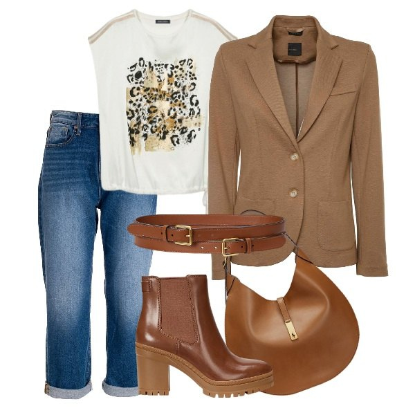 Outfit donna - Jeans Fracomina in saldo. Stile Casual per Tutti i giorni. Abbinamento con jeans boyfriend, borse a spalla, stivaletti chelsea, cinture, blazer, t-shirt.