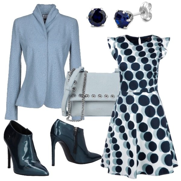 Outfit donna - Pois eleganti. Stile Chic per Cerimonia. Abbinamento con giacca collo con revers a maniche lunghe interno sfoderato tinta unita, stivaletti effetto vernice con zip a punta tinta unita, borsa a tracolla petit in pelle martellata interno sfoderato tinta unita, vestito blu, orecchini in oro bianco certificato autenticità blu.