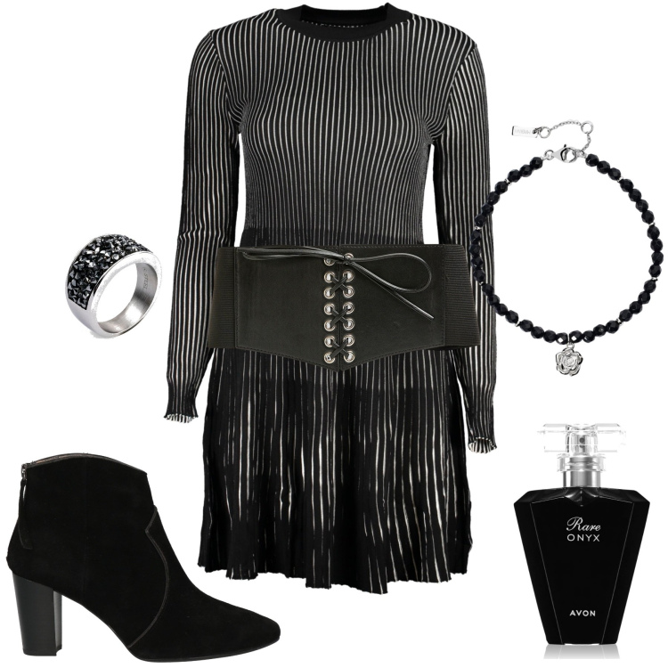 Outfit donna - Mercoledì. Stile Glamour per Serata fuori. Abbinamento con anelli, stivaletti, profumi, cinture, braccialetti, vestiti corti.